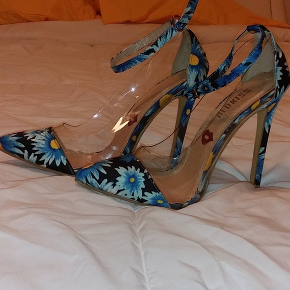 Shoes - Picture 2 of 6